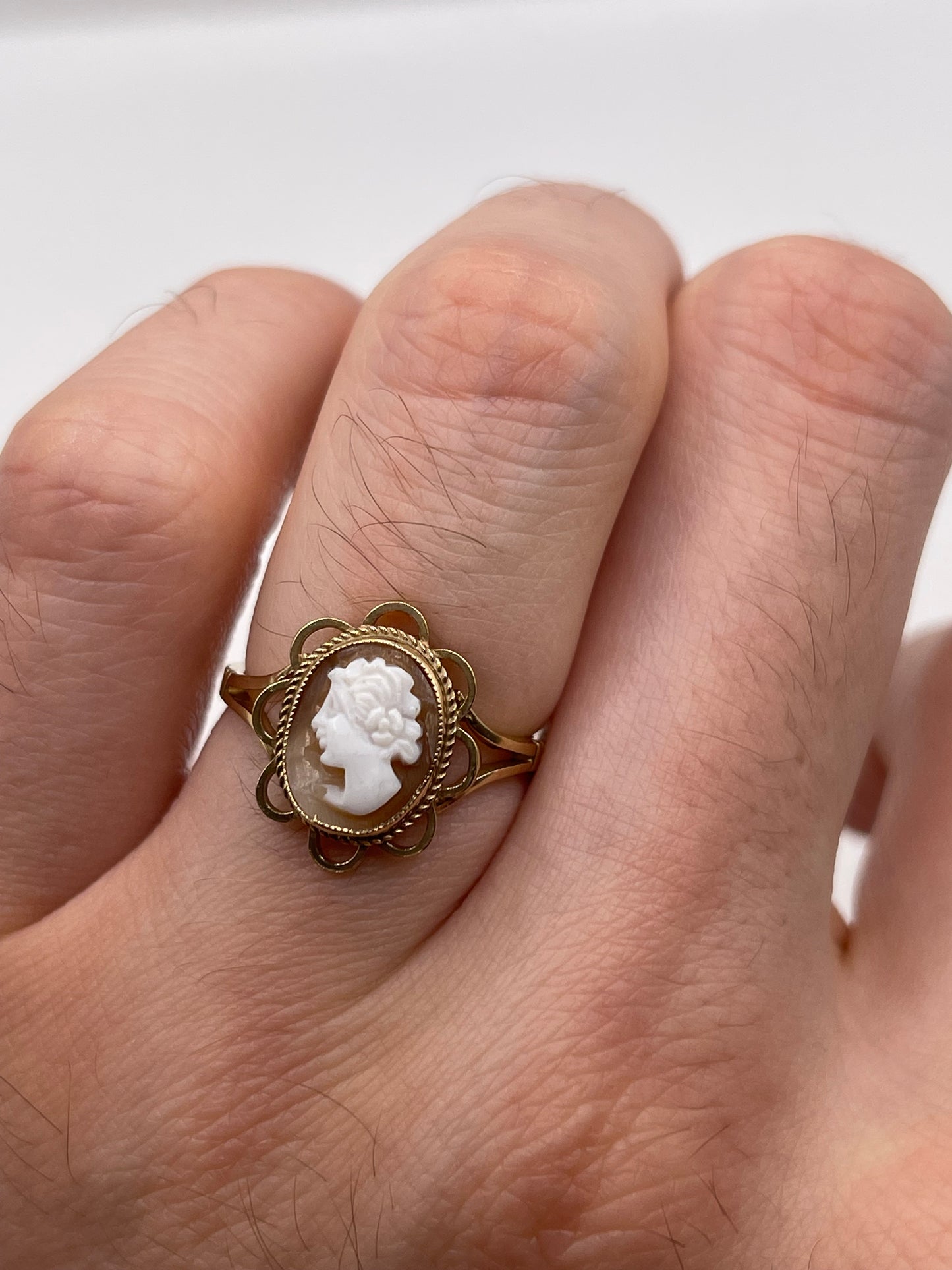 9ct gold cameo earrings