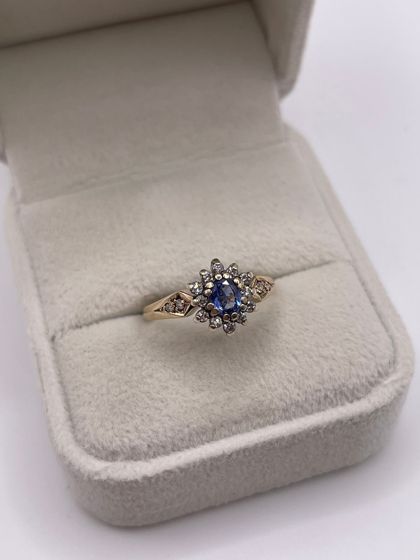 9ct gold sapphire and diamond ring