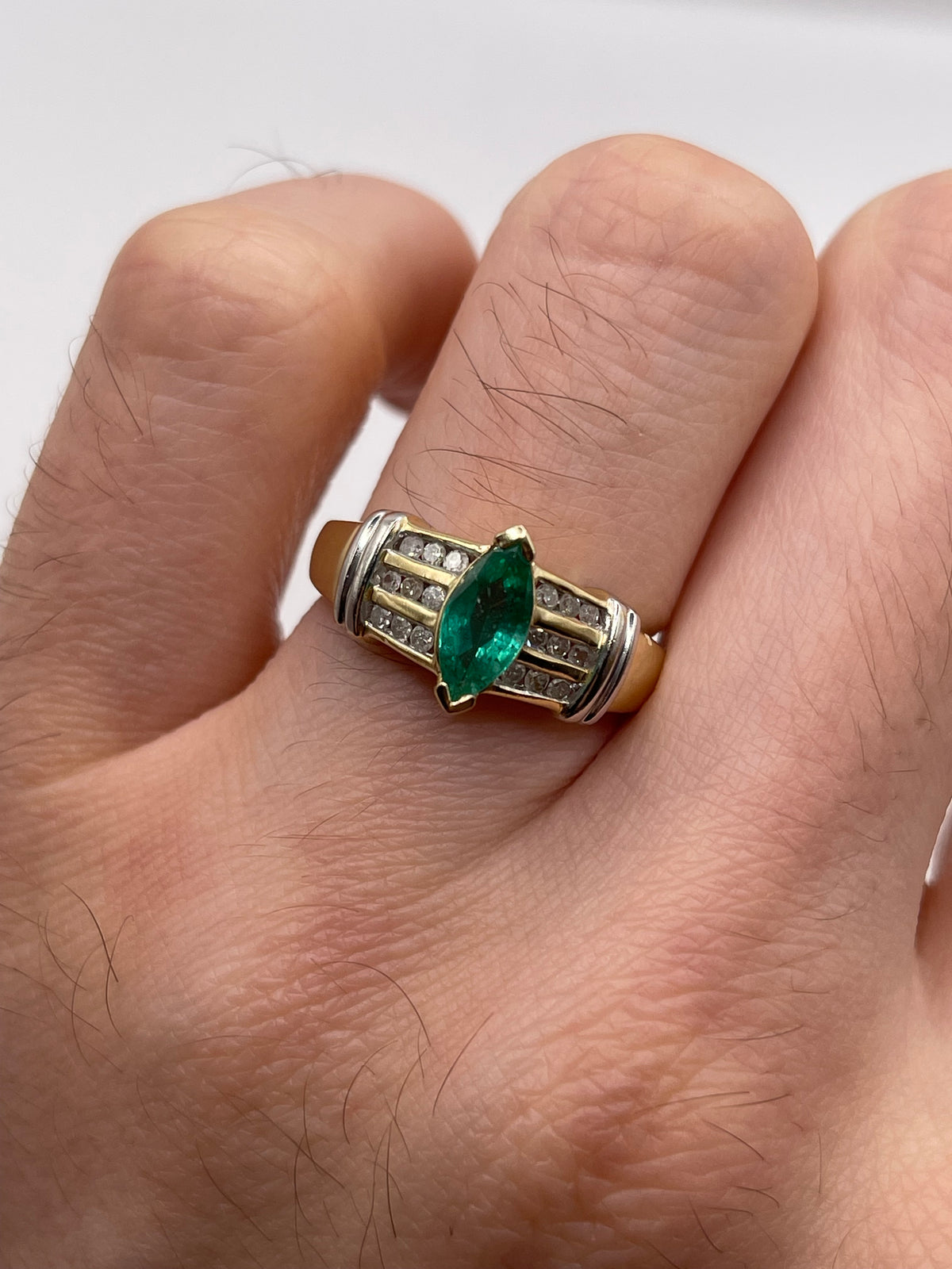 14ct gold emerald and diamond ring