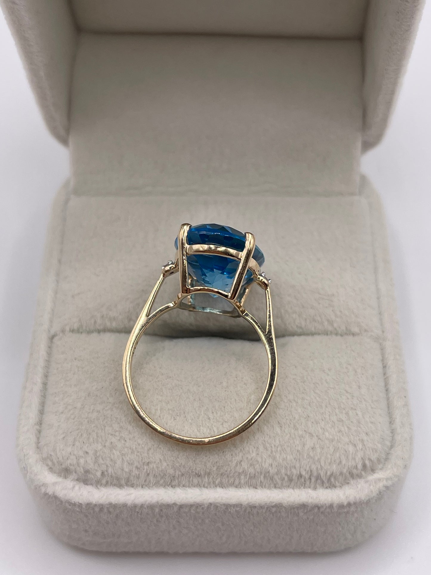 9ct gold topaz and diamond ring