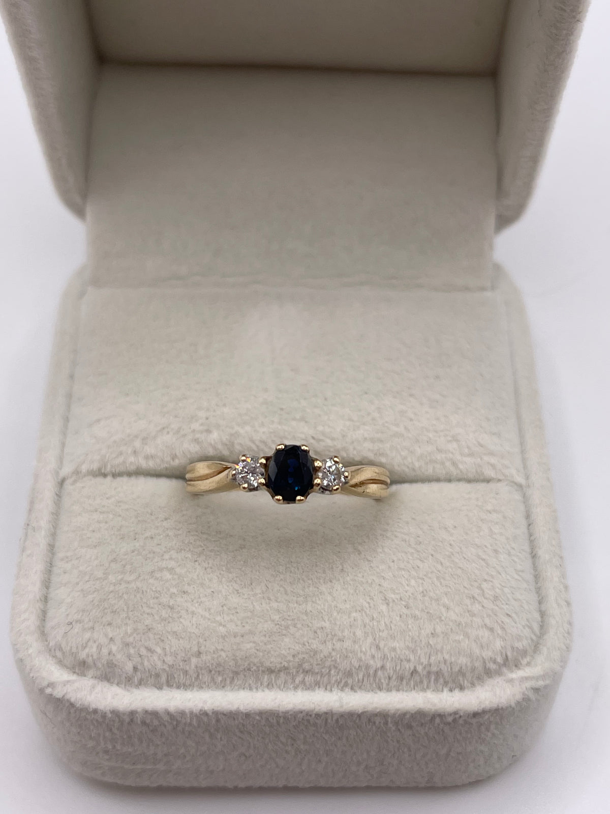9ct gold sapphire and diamond ring