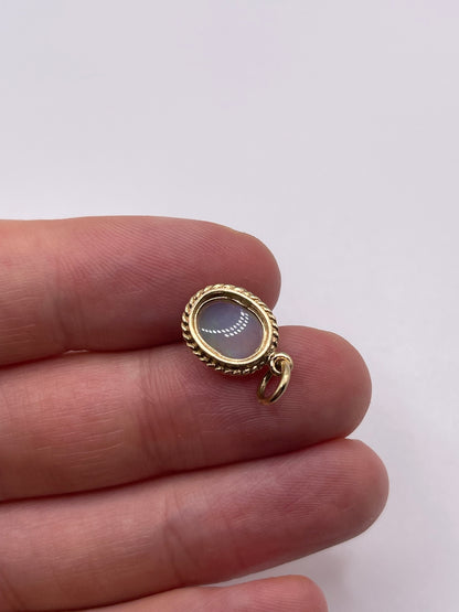 9ct gold opal pendant