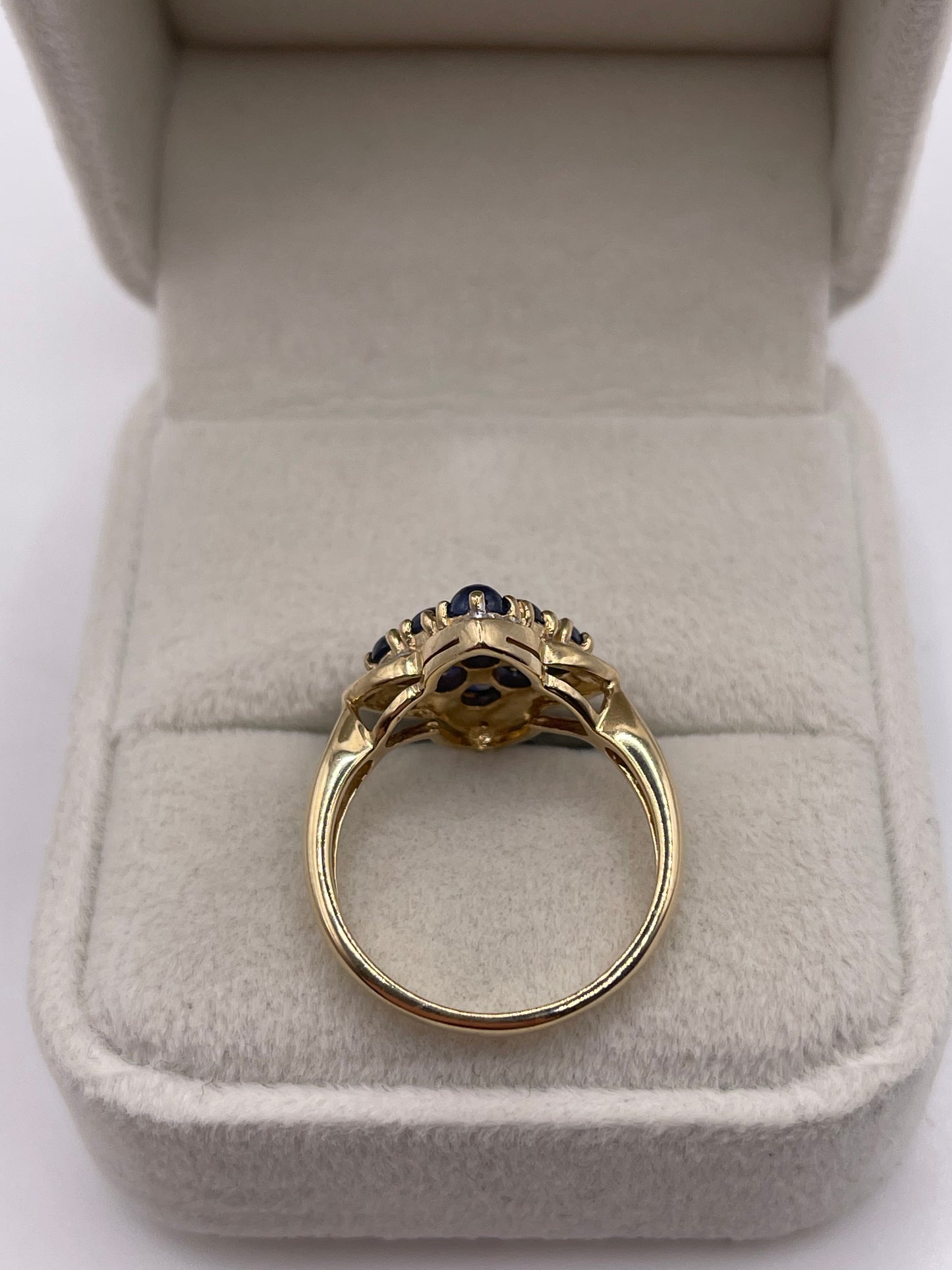 9ct gold cabochon sapphire and diamons ring