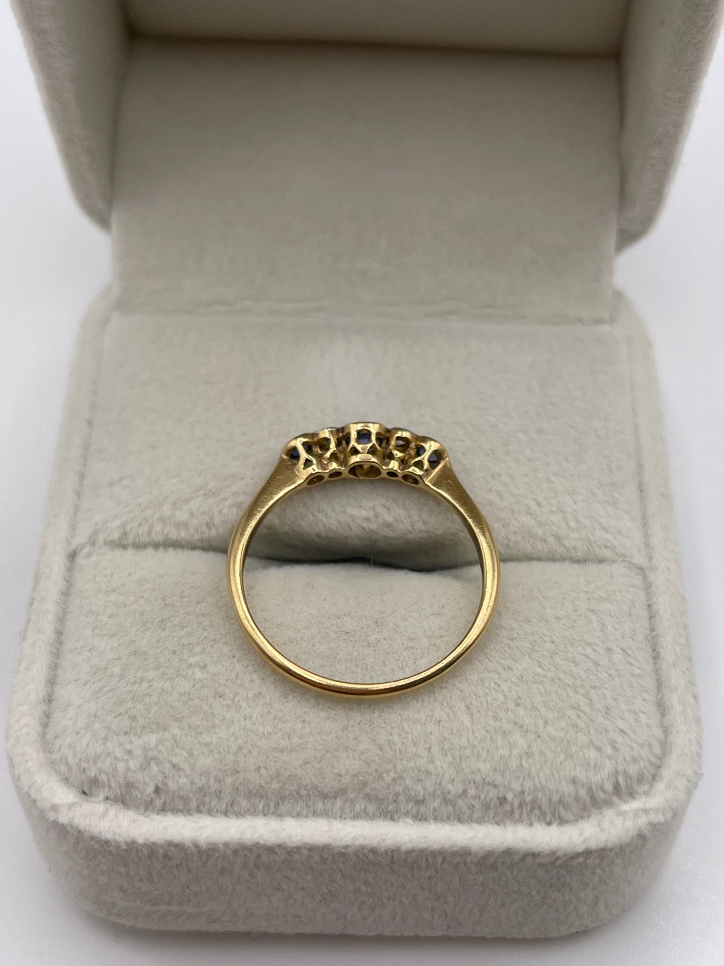 18ct gold sapphire and diamond ring