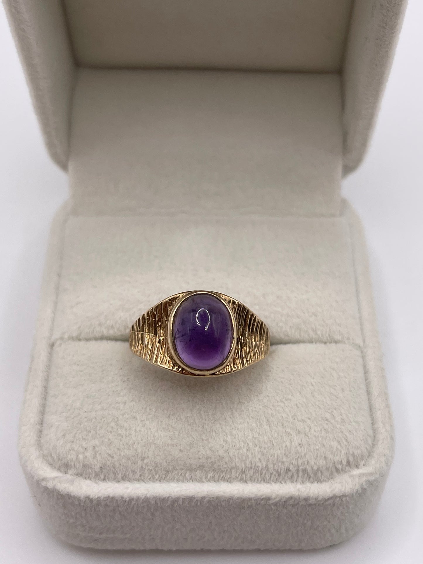 9ct gold cabochon amethyst ring