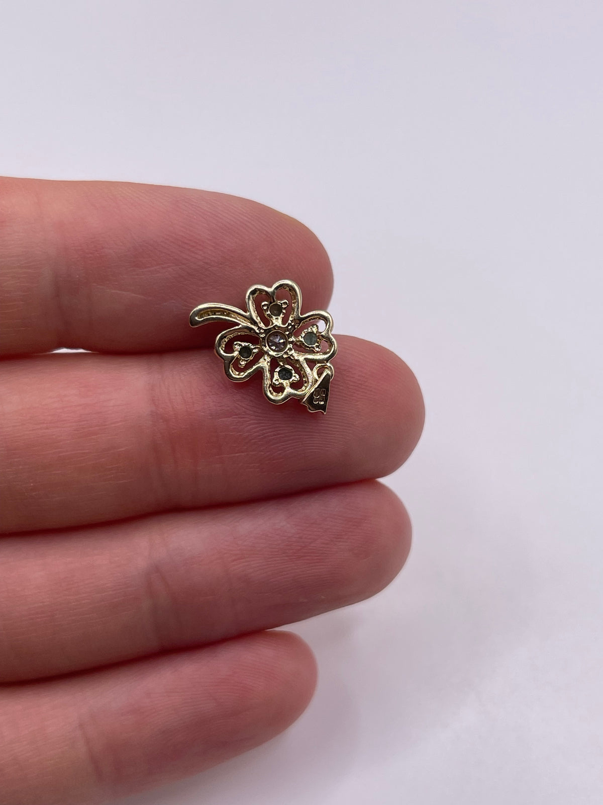 9ct gold emerald and diamond clover pendant