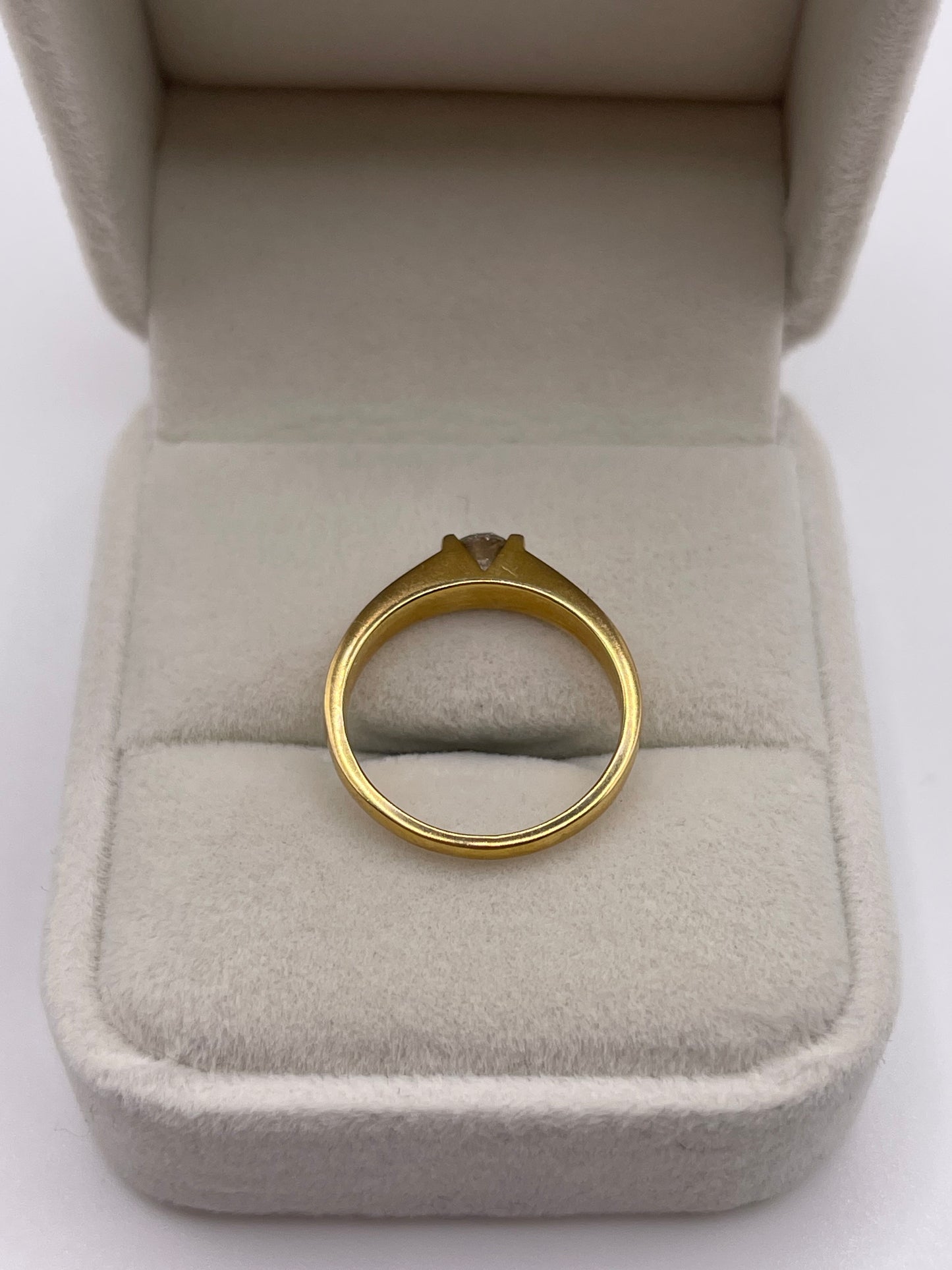 18ct gold diamond ring