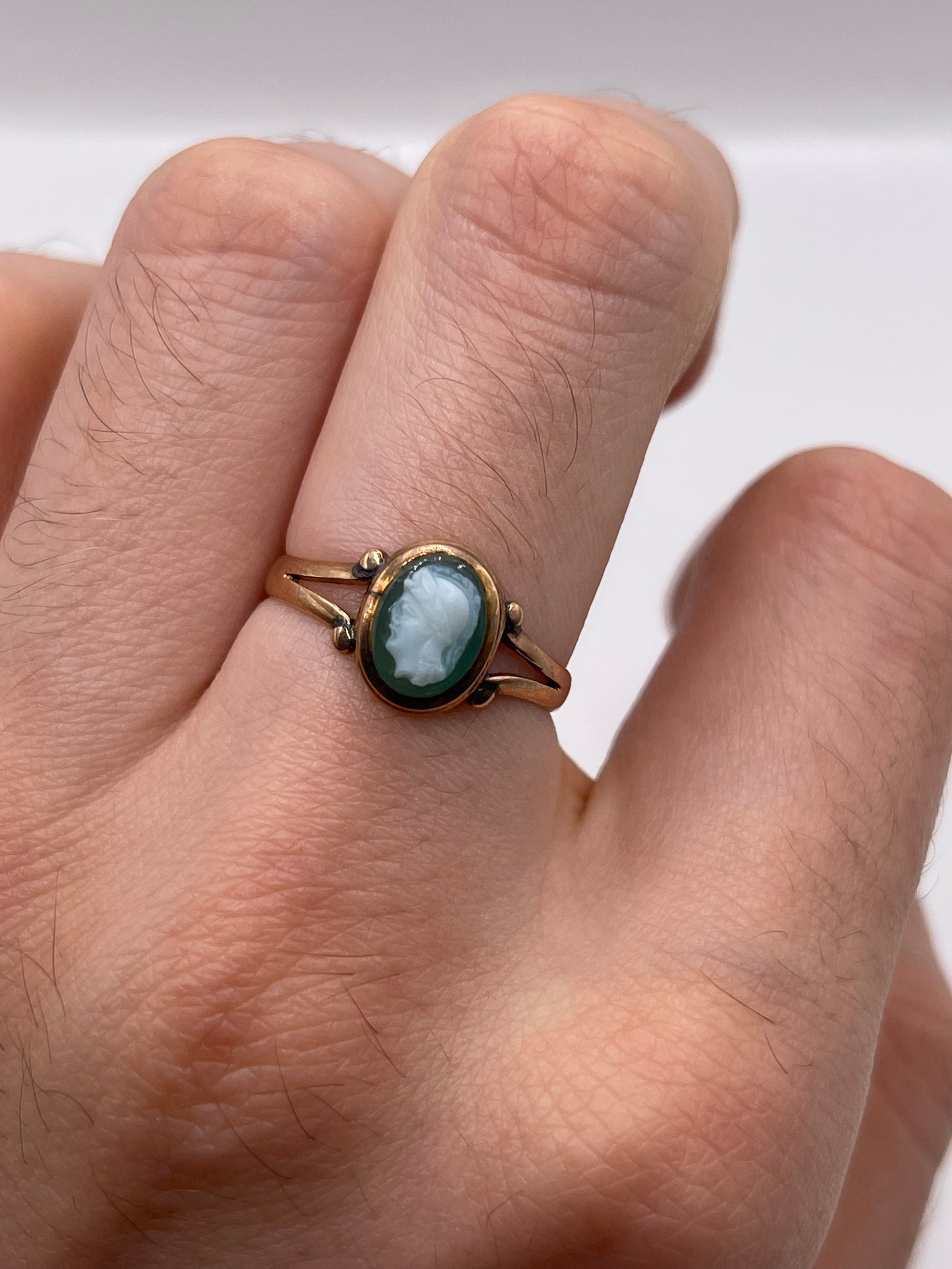 Antique 9ct rose gold cameo ring