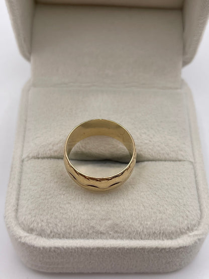 9ct gold patterned band