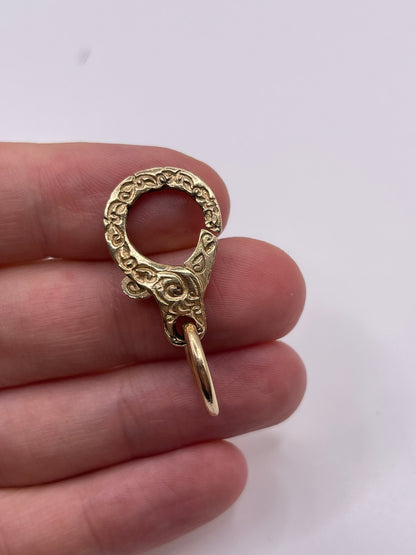 9ct gold engraved clasp