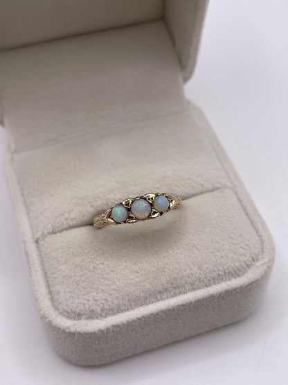 9ct gold opal ring