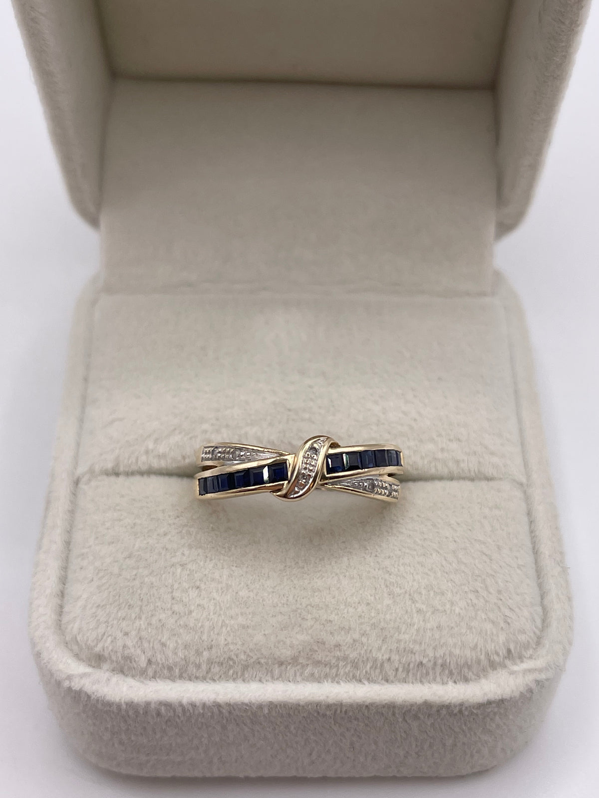 9ct gold sapphire and diamond ring