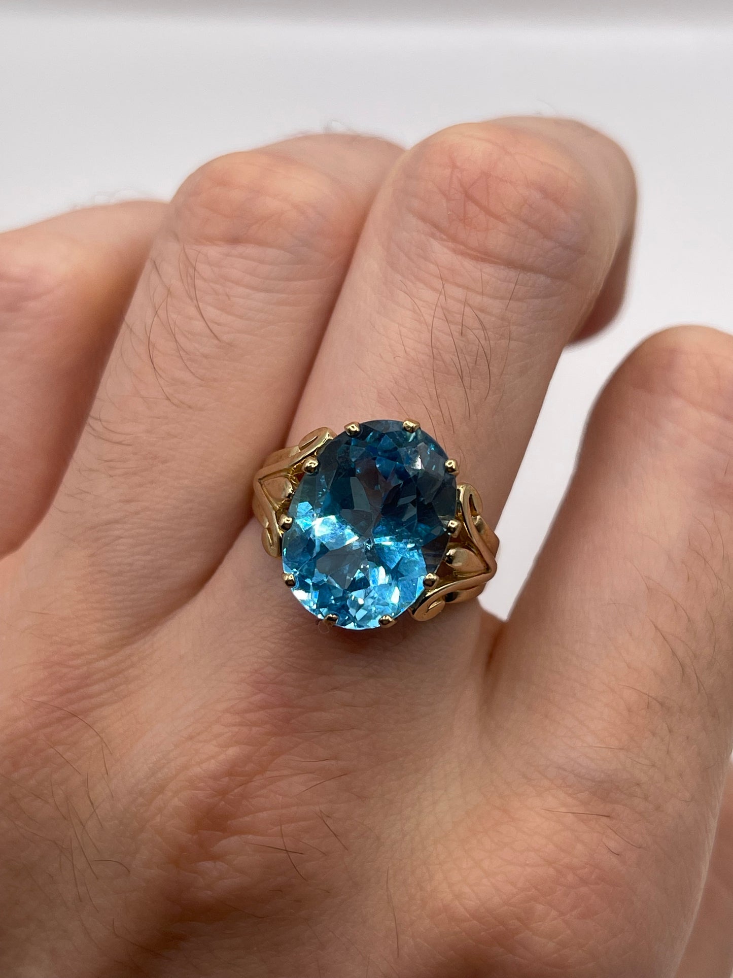 9ct gold blue topaz ring