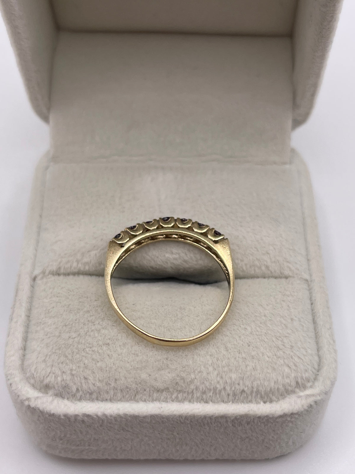 9ct gold garnet ring