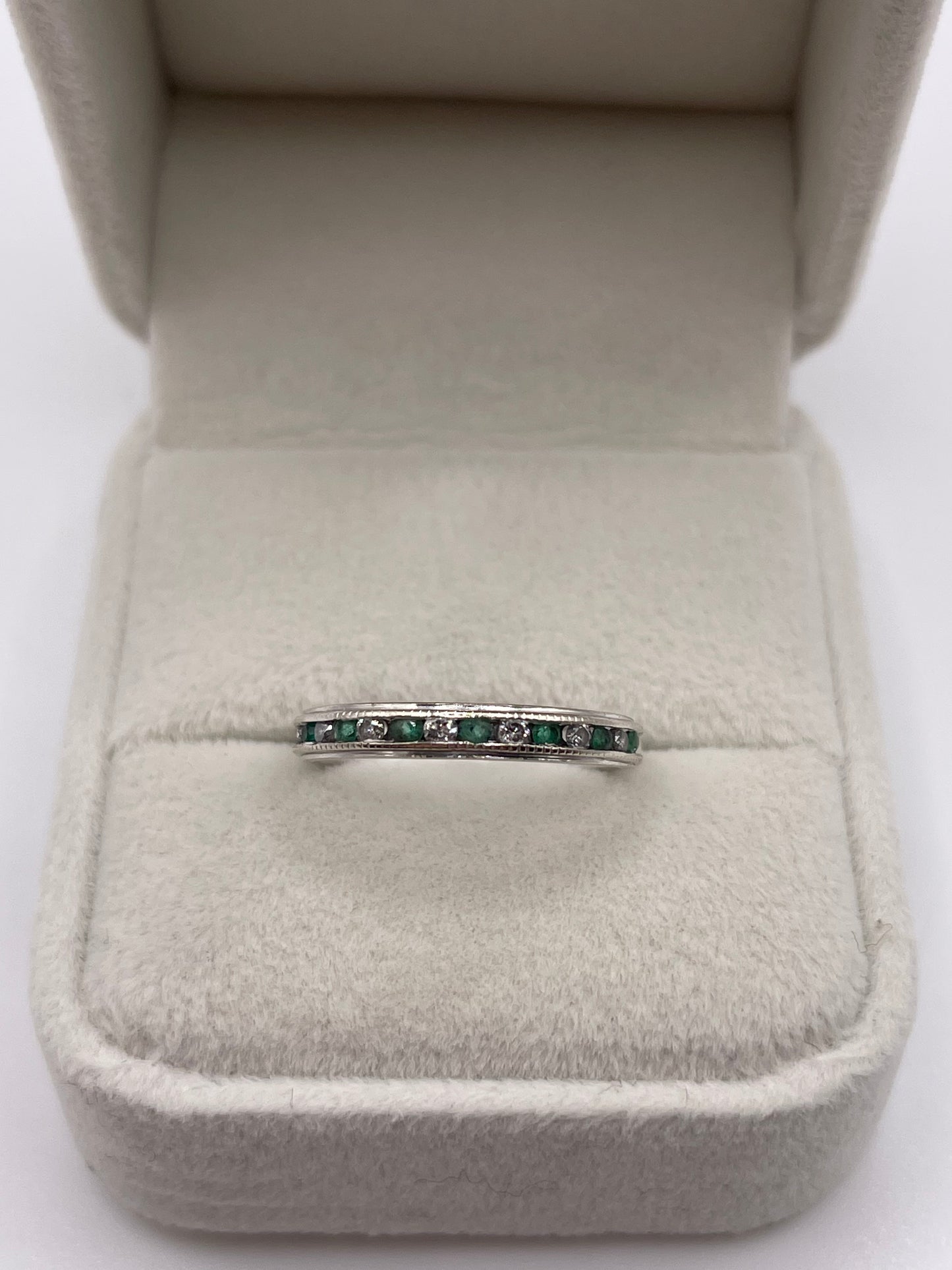 9ct white gold emerald and diamond ring
