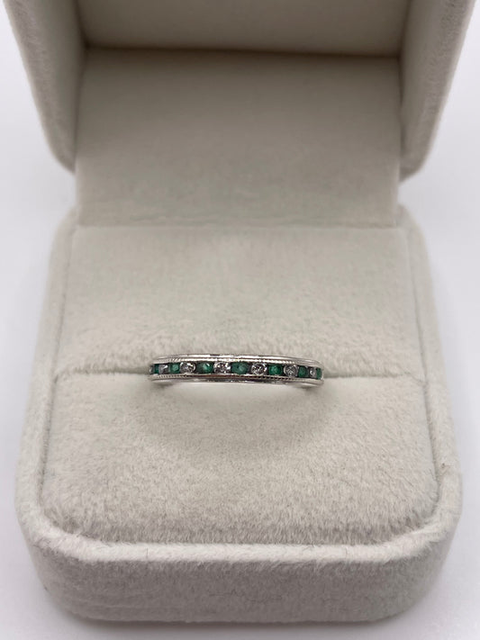 9ct white gold emerald and diamond ring