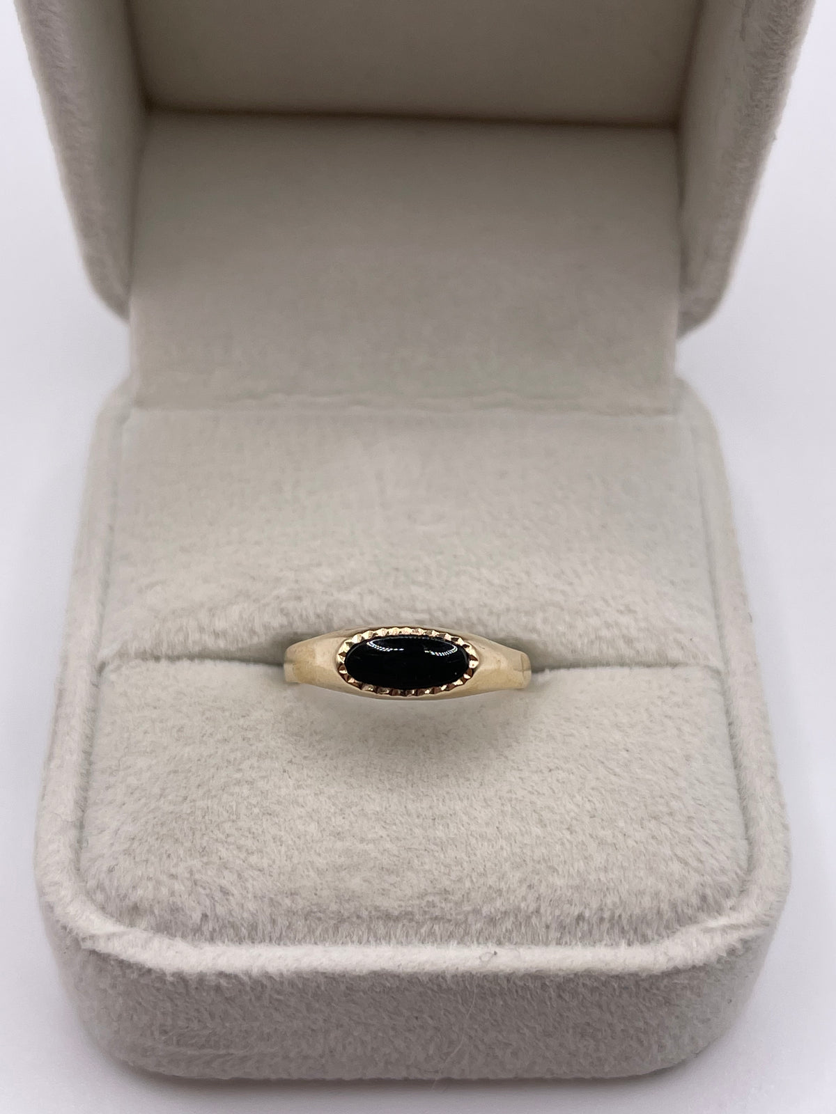 9ct gold onyx ring