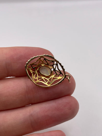 9ct gold opal pendant