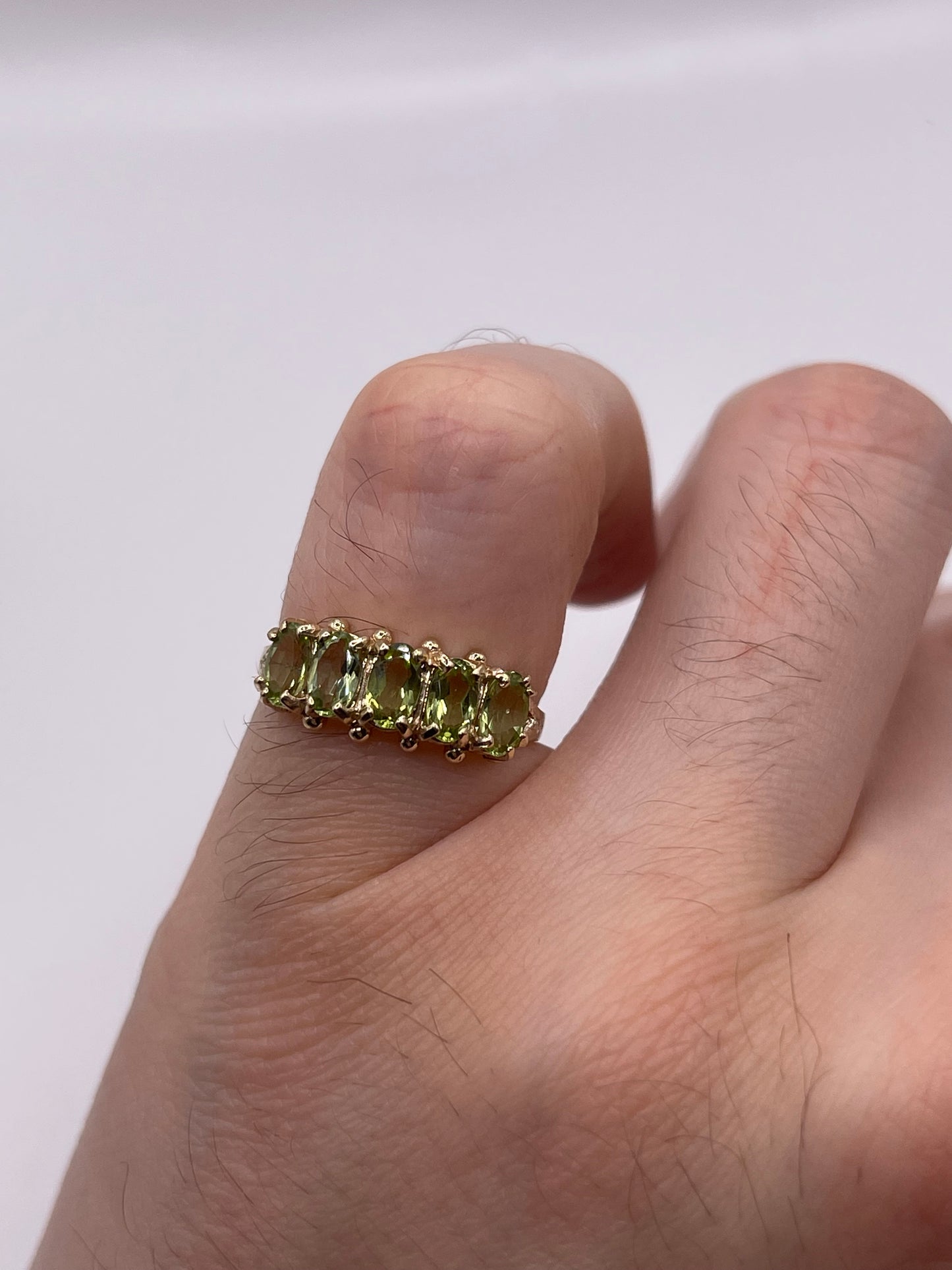 9ct gold peridot ring