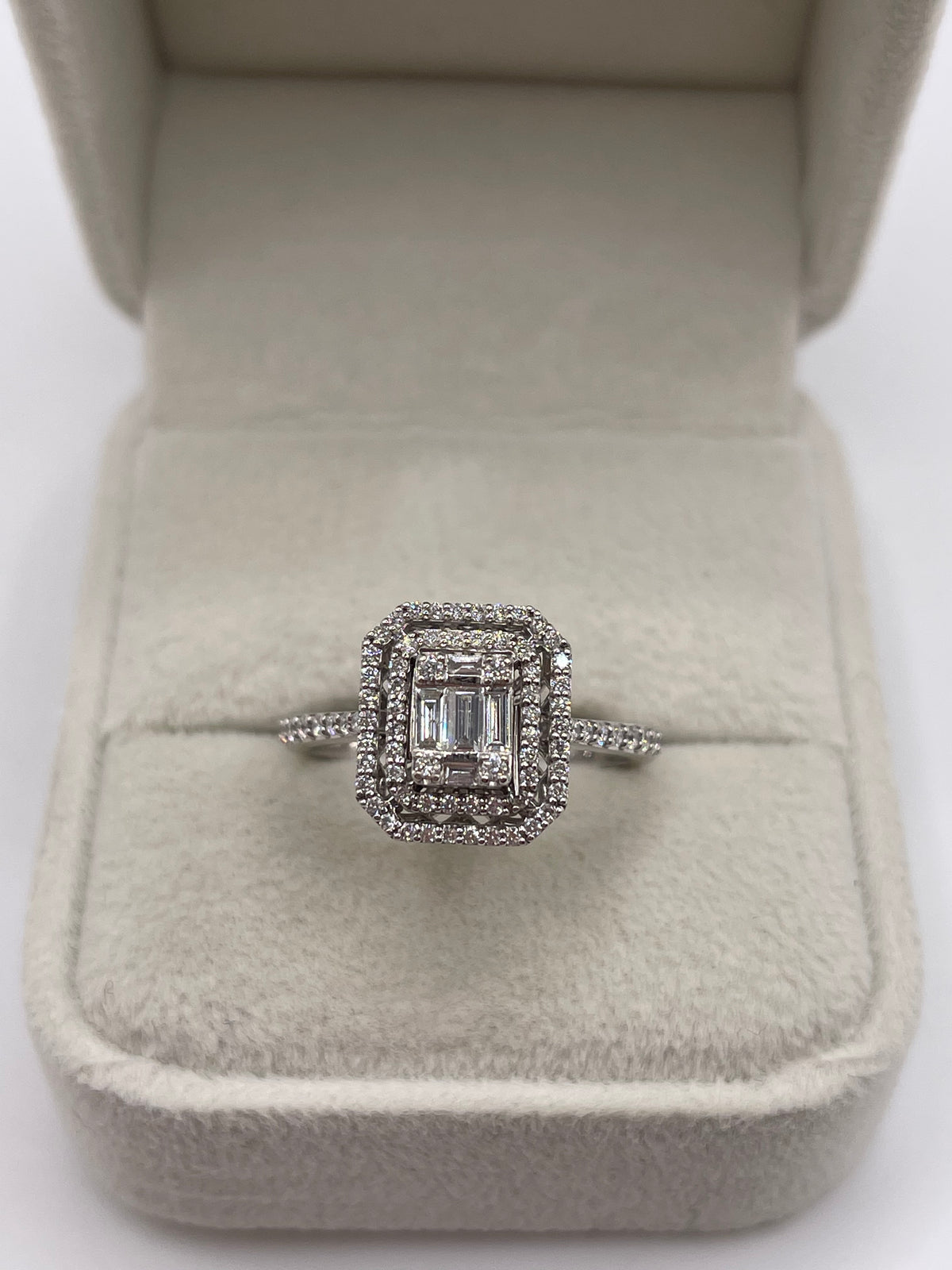 14ct white gold diamond cluster ring