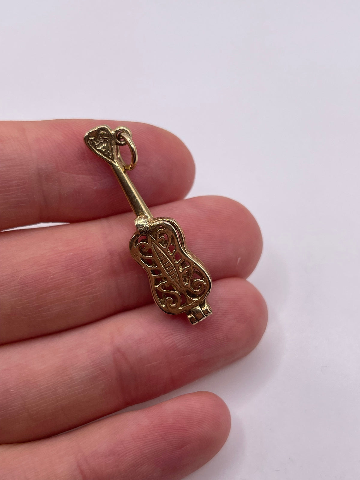 9ct gold violin charm