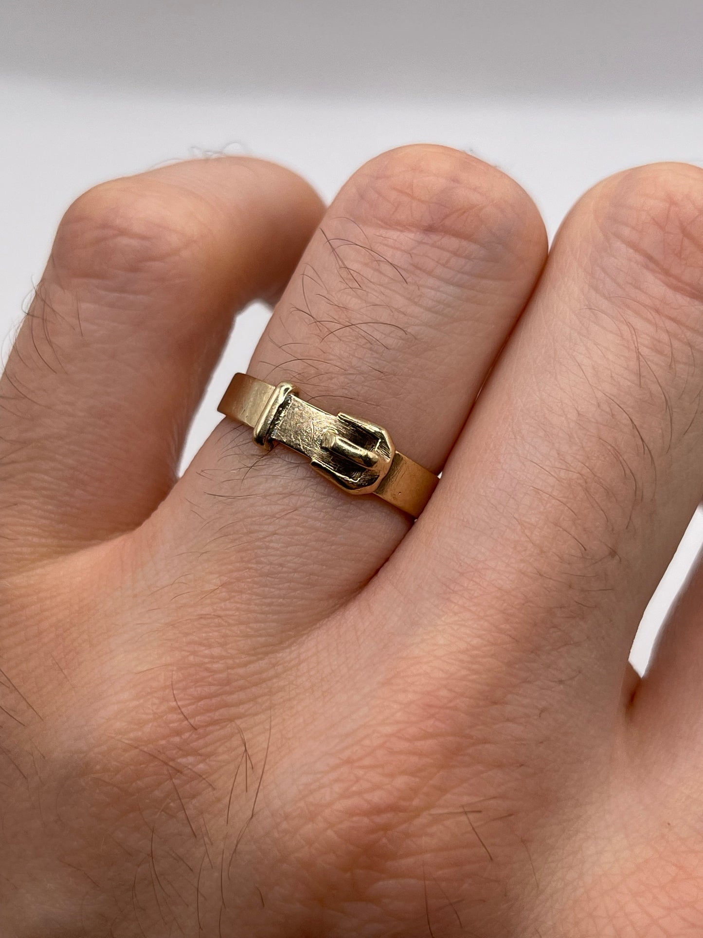 9ct gold buckle ring