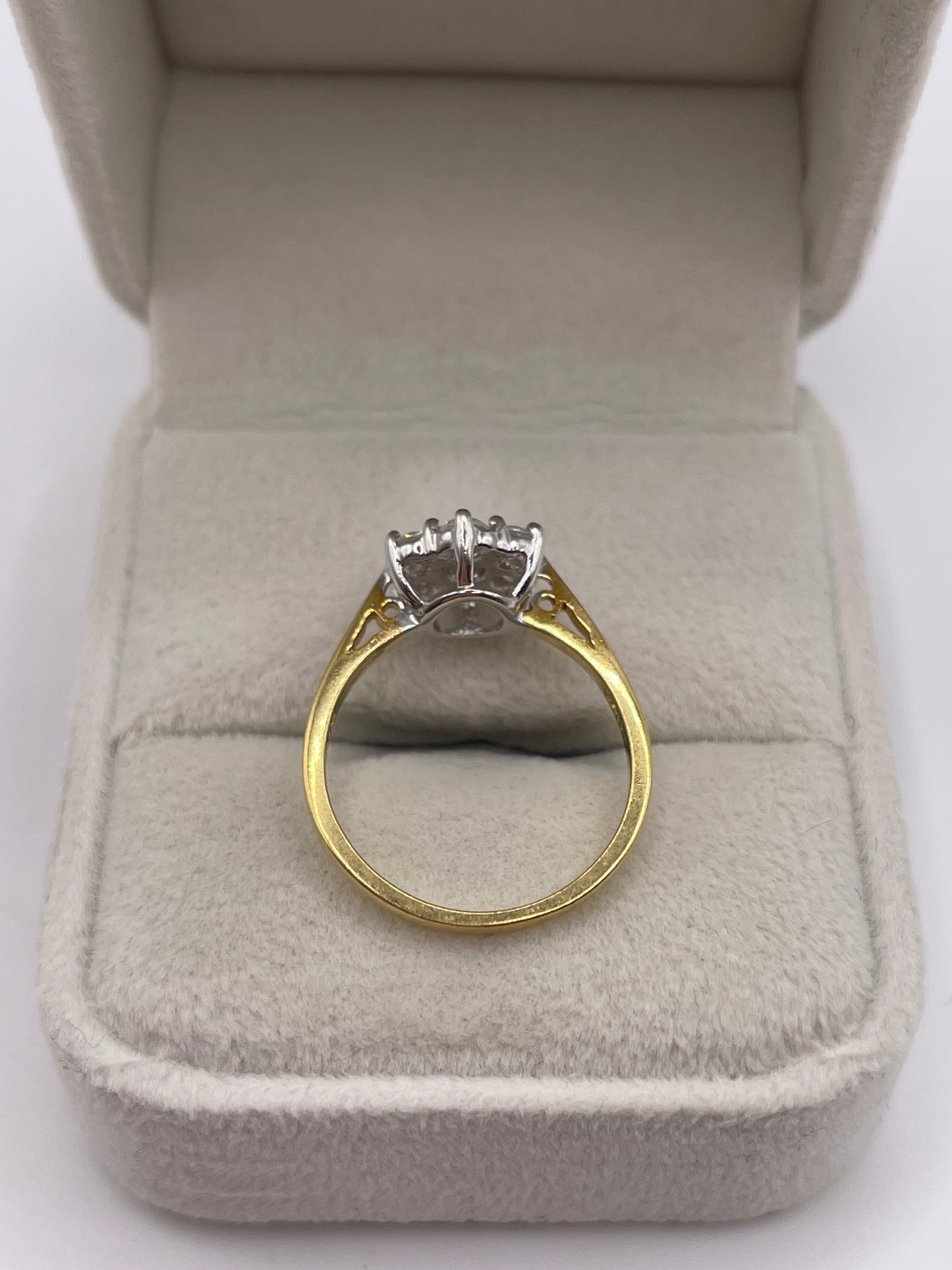 18ct gold 75 point diamond ring