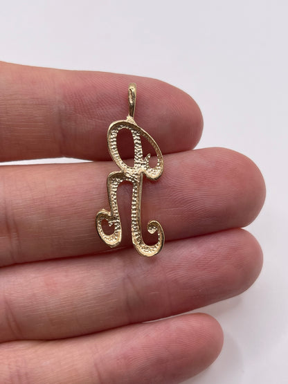 9ct gold initial R pendant