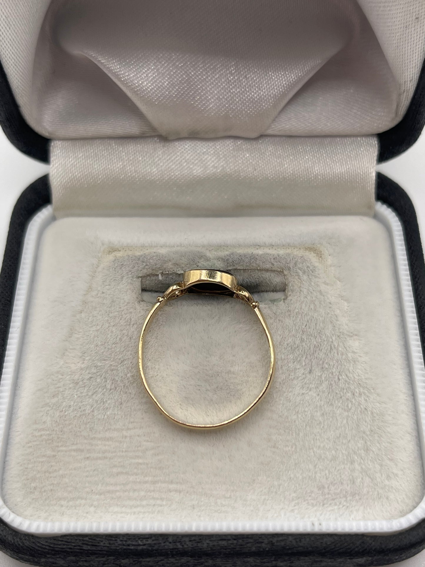 9ct gold onyx ring