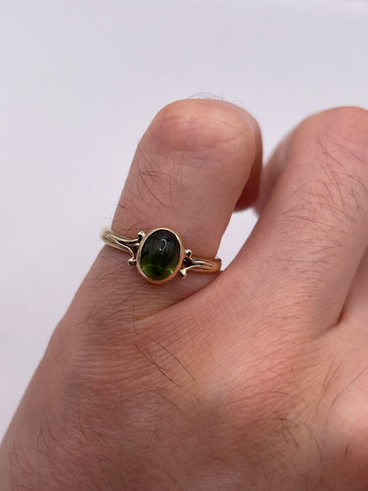 9ct gold cabochon peridot ring
