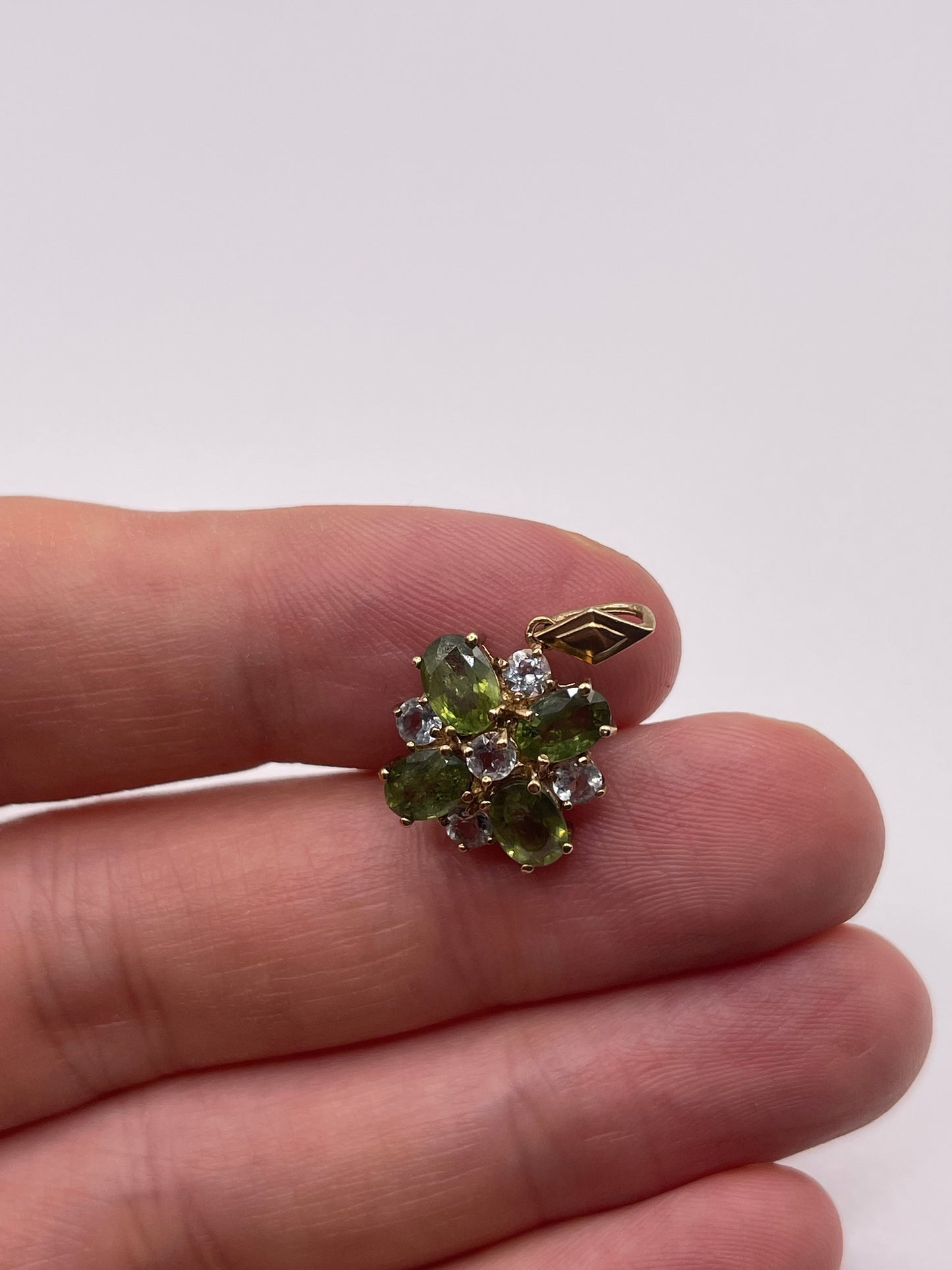 9ct gold quartz cluster pendant