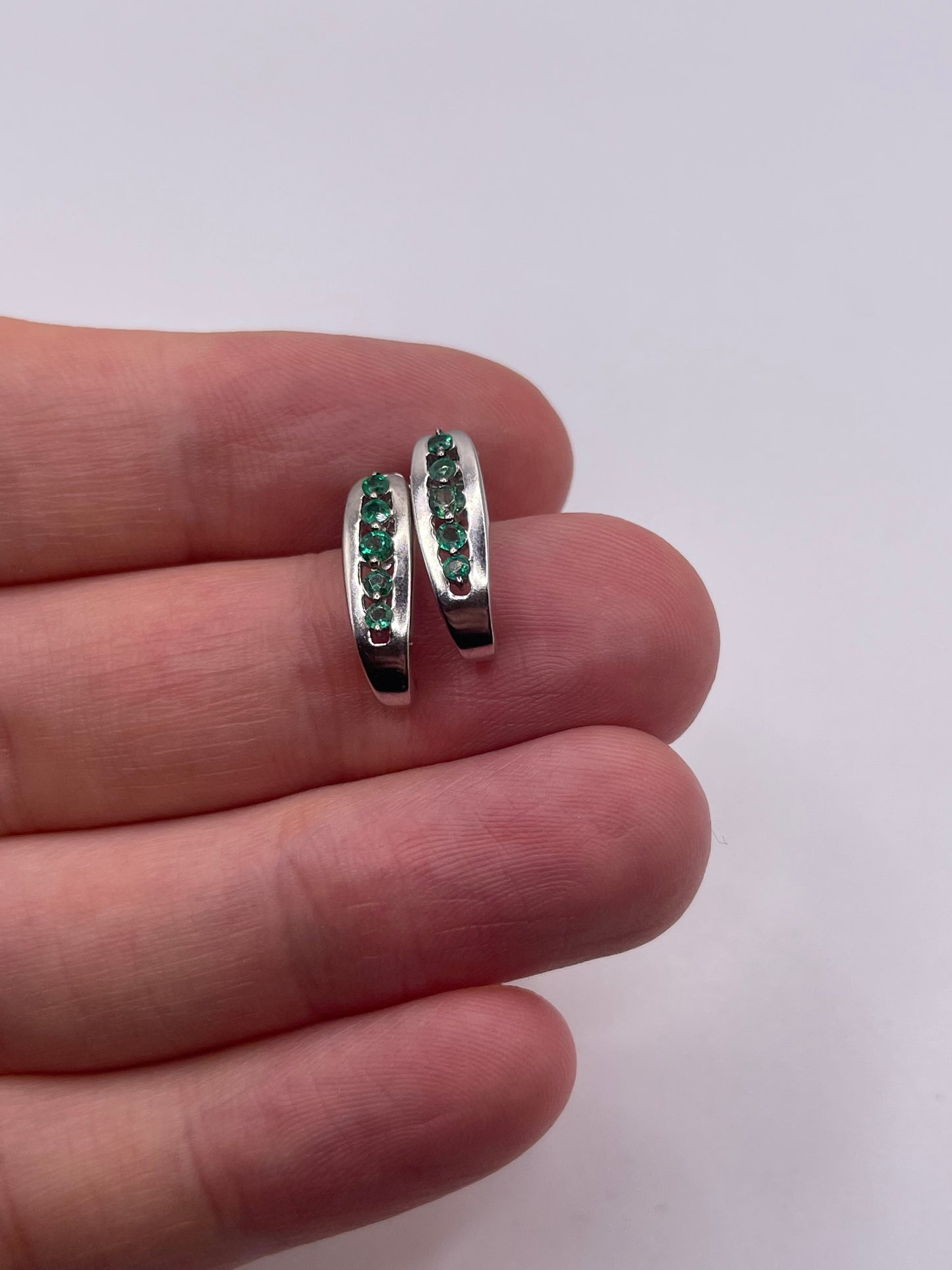 9ct white gold emerald earrings