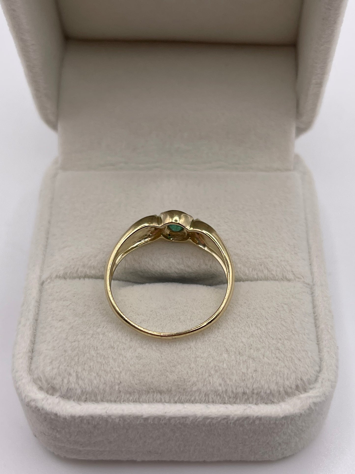 9ct gold emerald and diamond ring