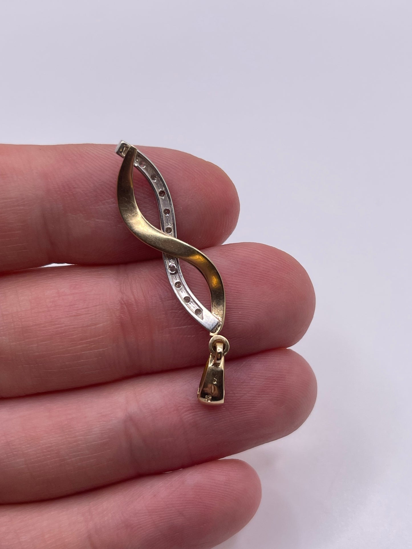 9ct gold diamond pendant