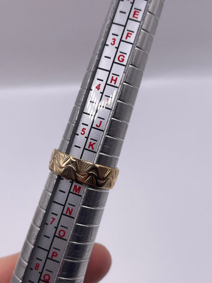 9ct gold patterned band