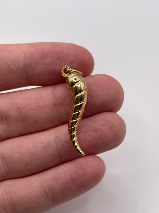 9ct gold horn of plenty pendant