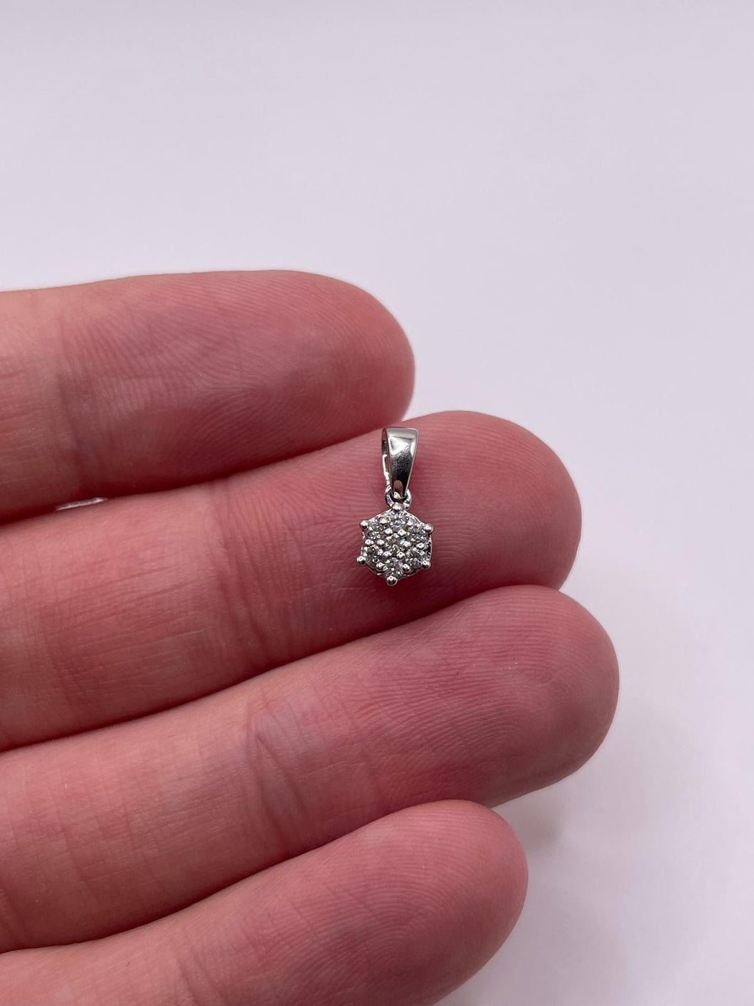 18ct white gold diamond pendant