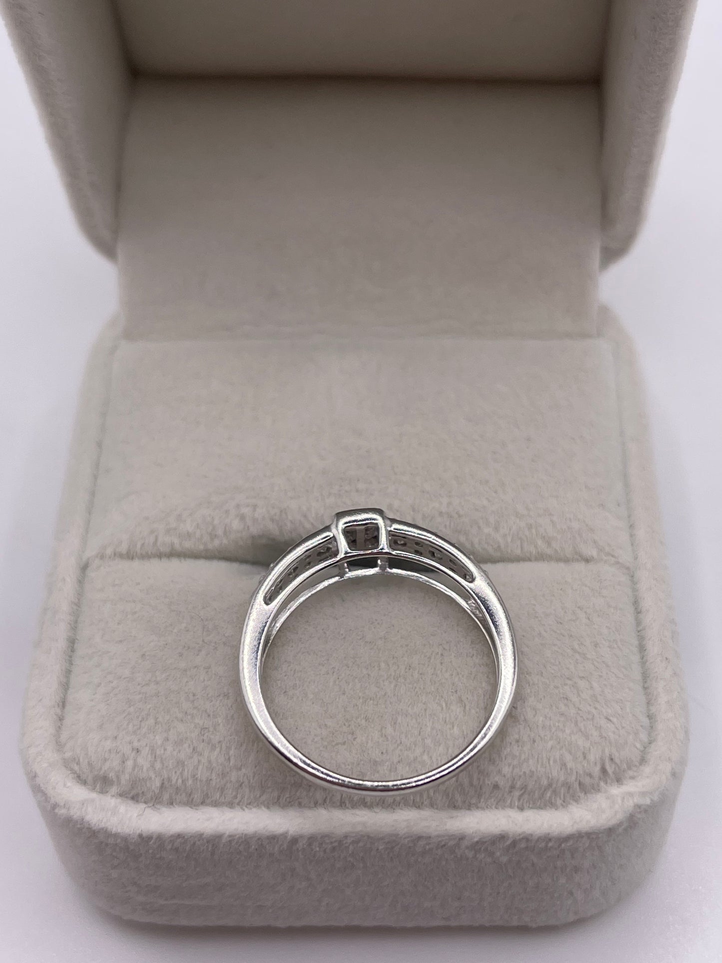 9ct white gold diamond ring