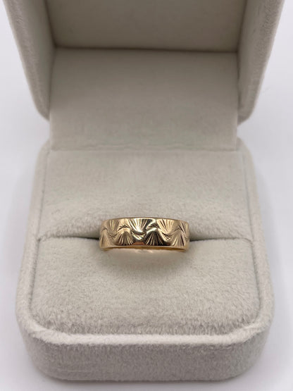 9ct gold patterned band