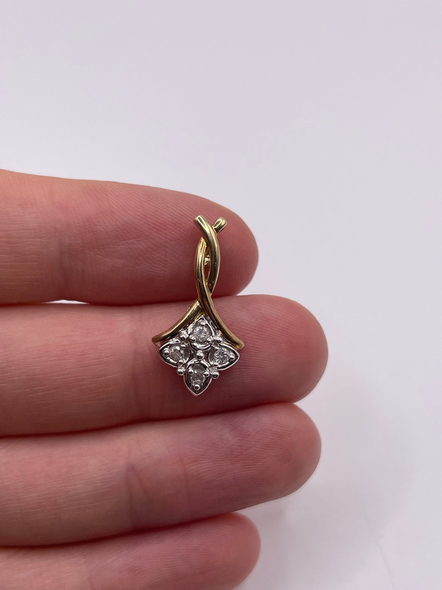 9ct gold diamond pendant