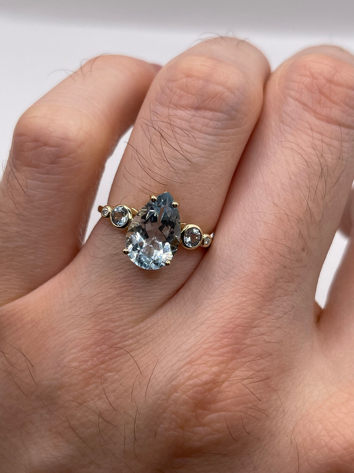 9ct gold topaz and diamond ring