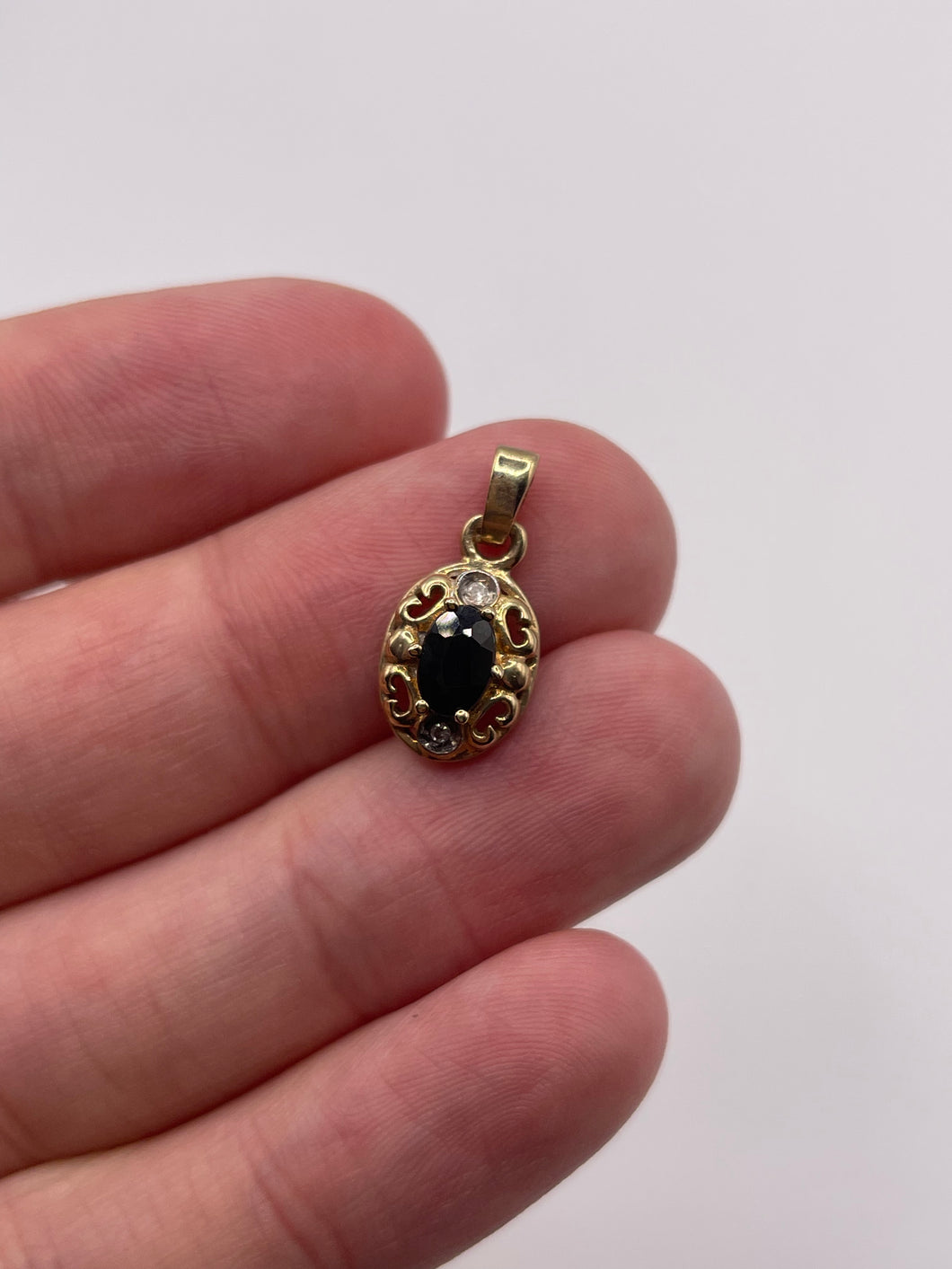 9ct gold sapphire and diamond pendant