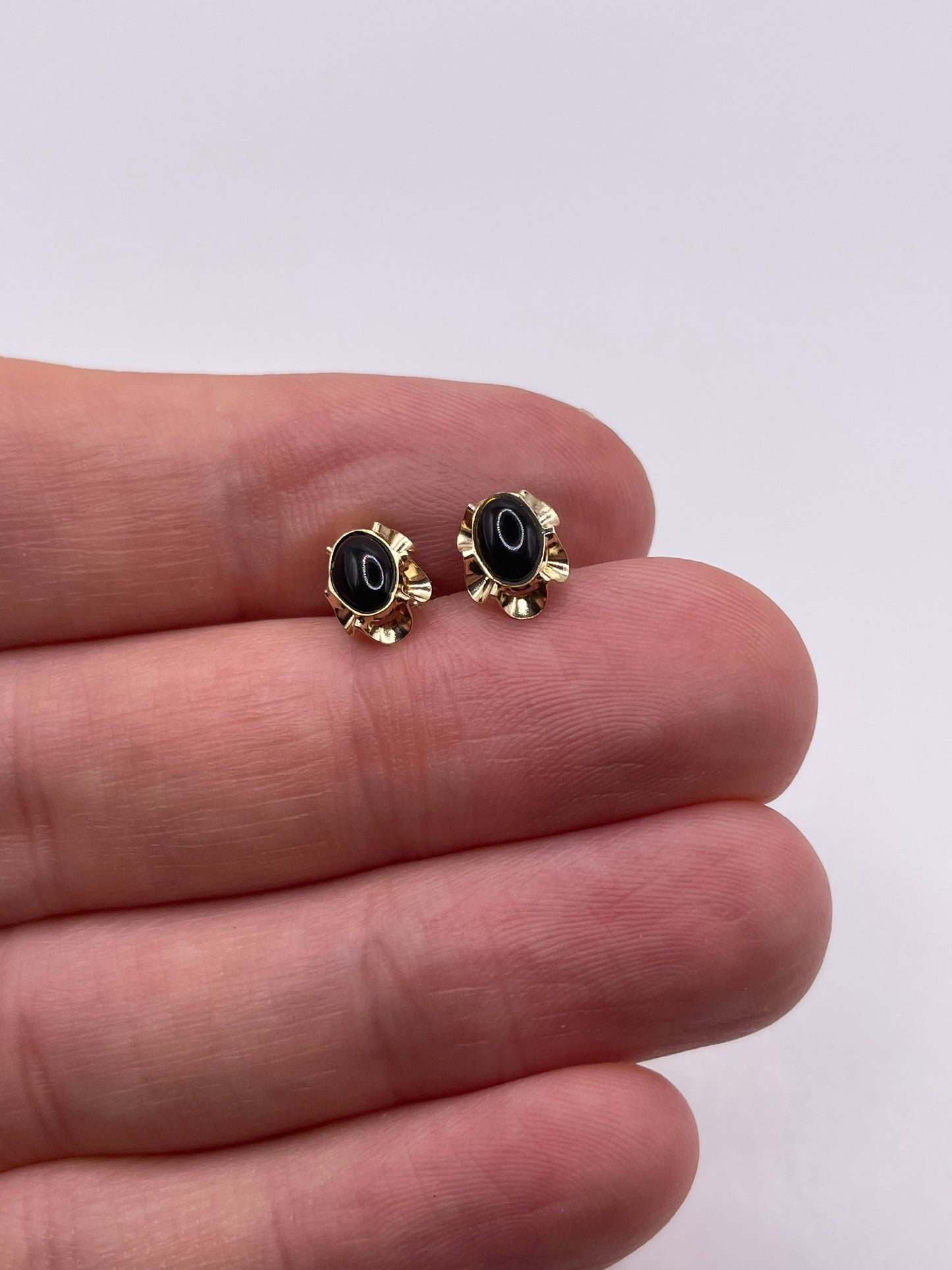 9ct gold onyx earrings