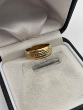 Load image into Gallery viewer, 9ct gold engraved band
