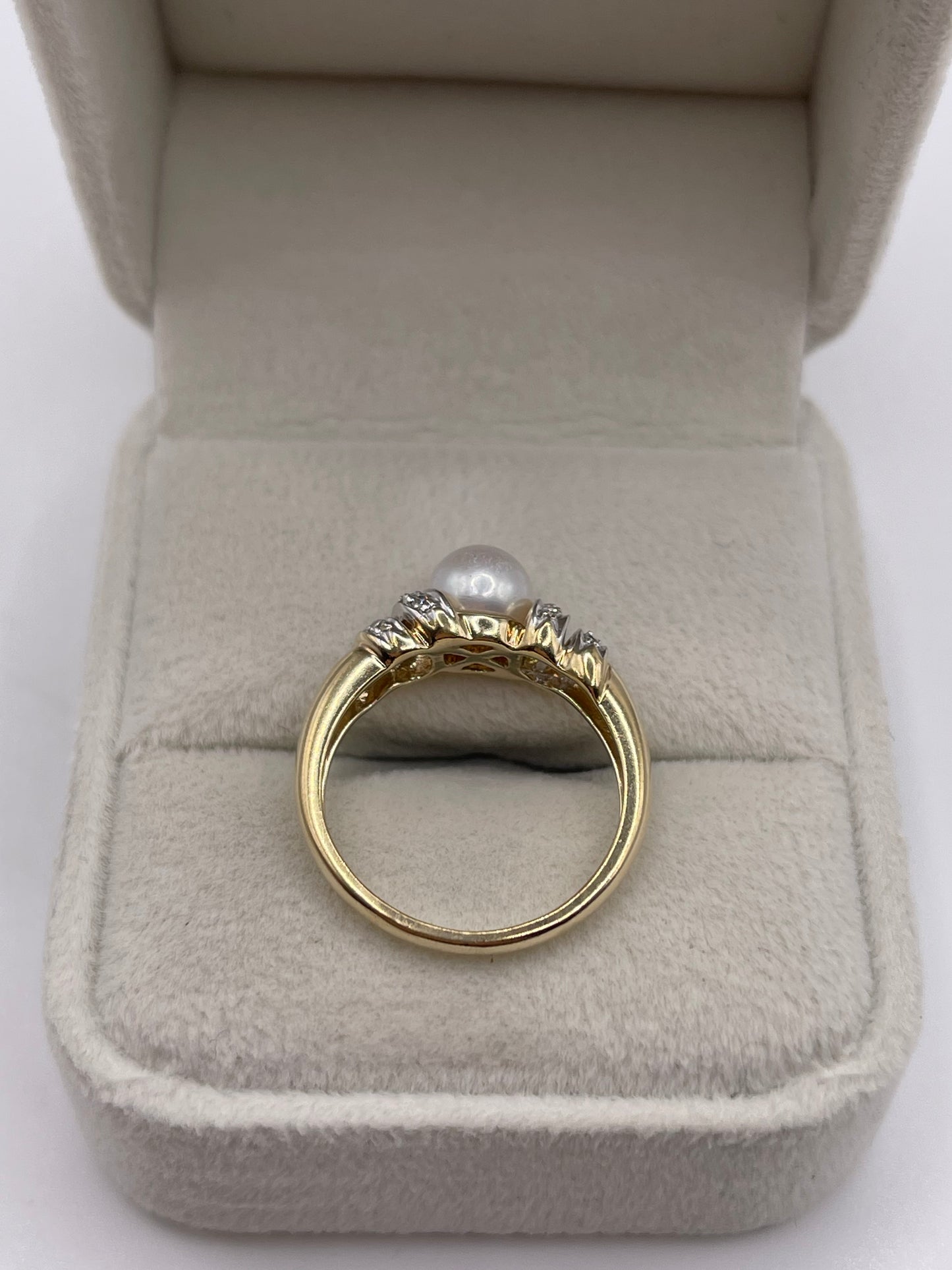 9ct gold pearl and diamond ring
