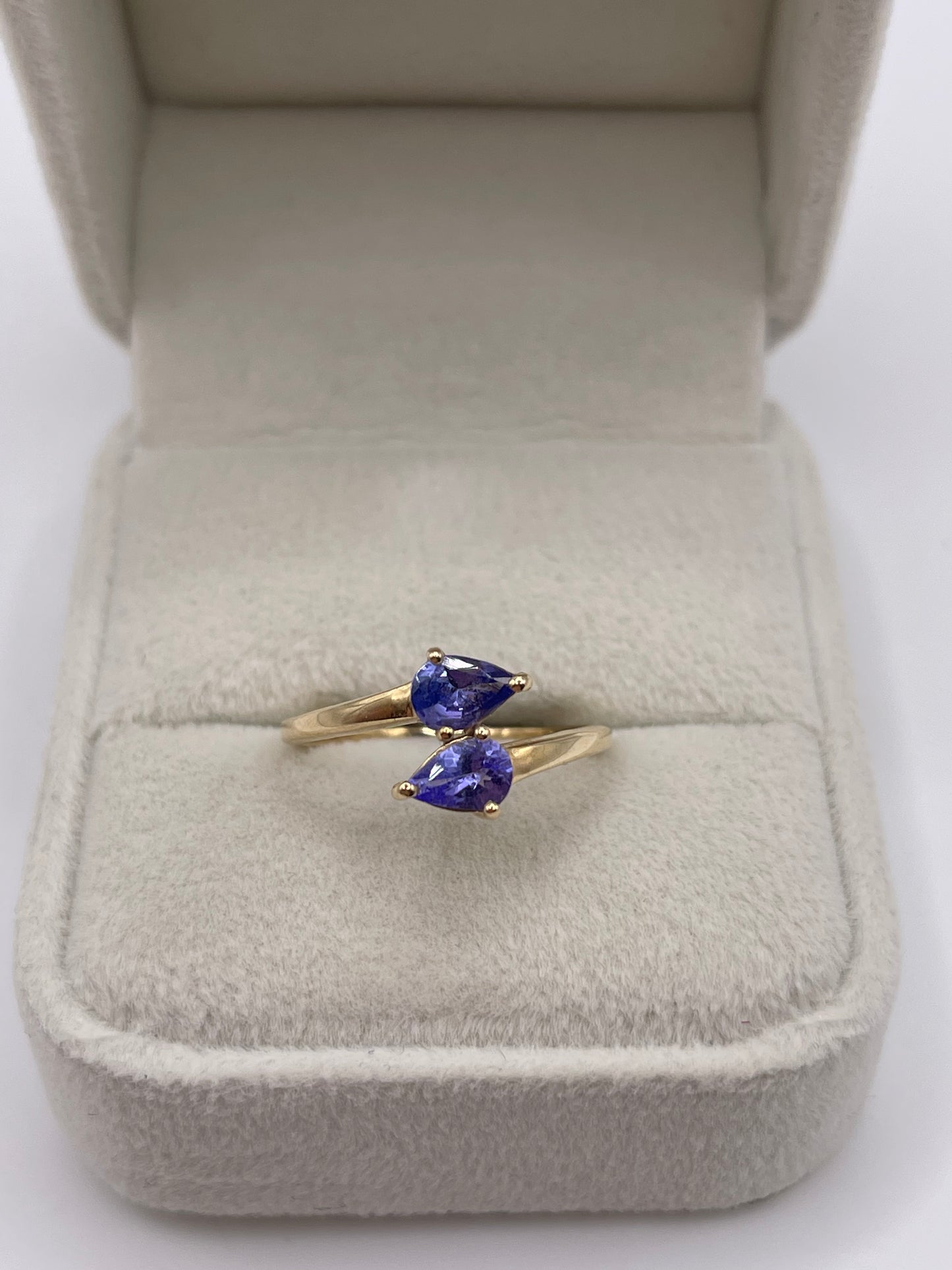 9ct gold tanzanite ring