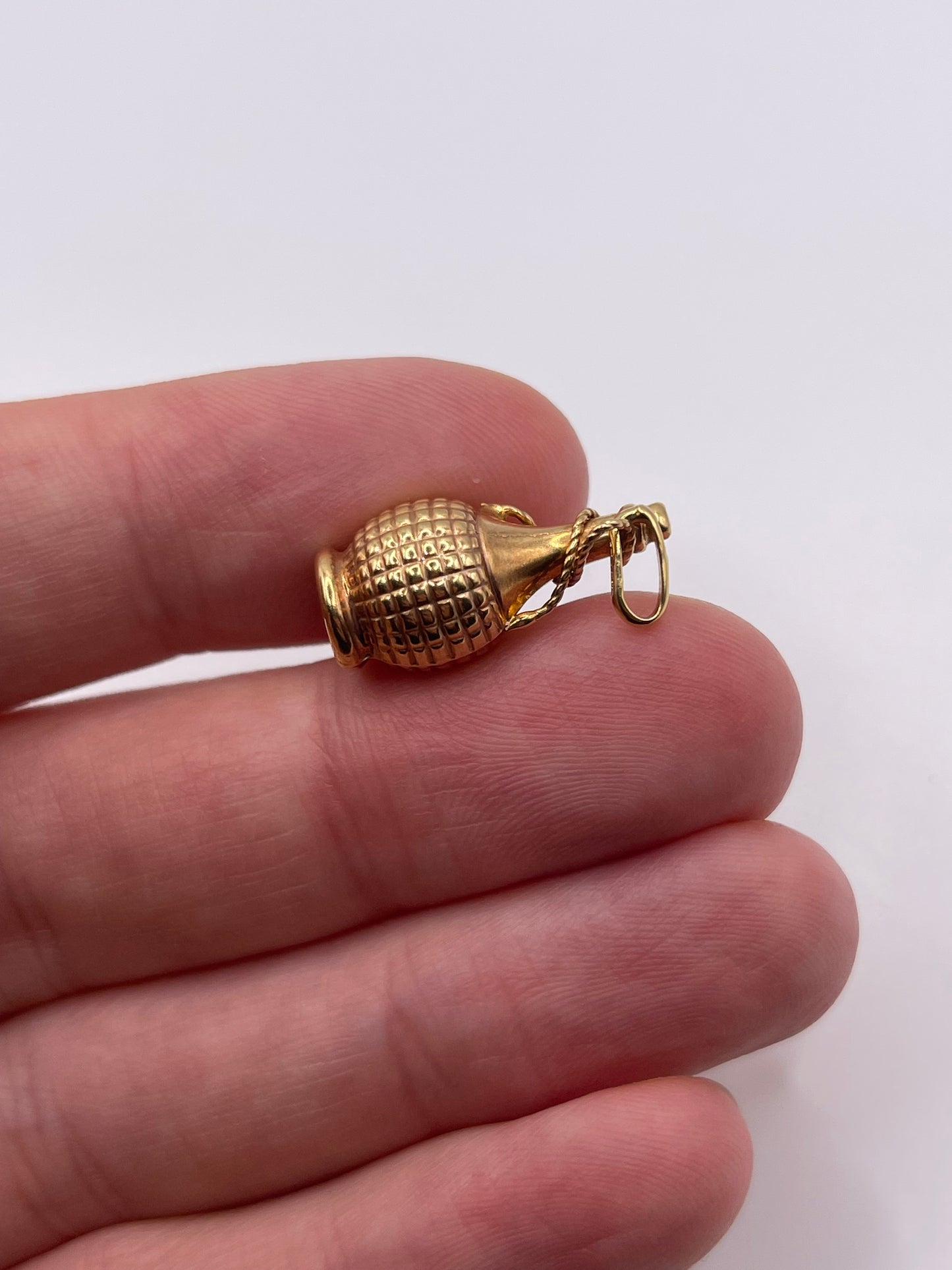 9ct gold wine bottle charm