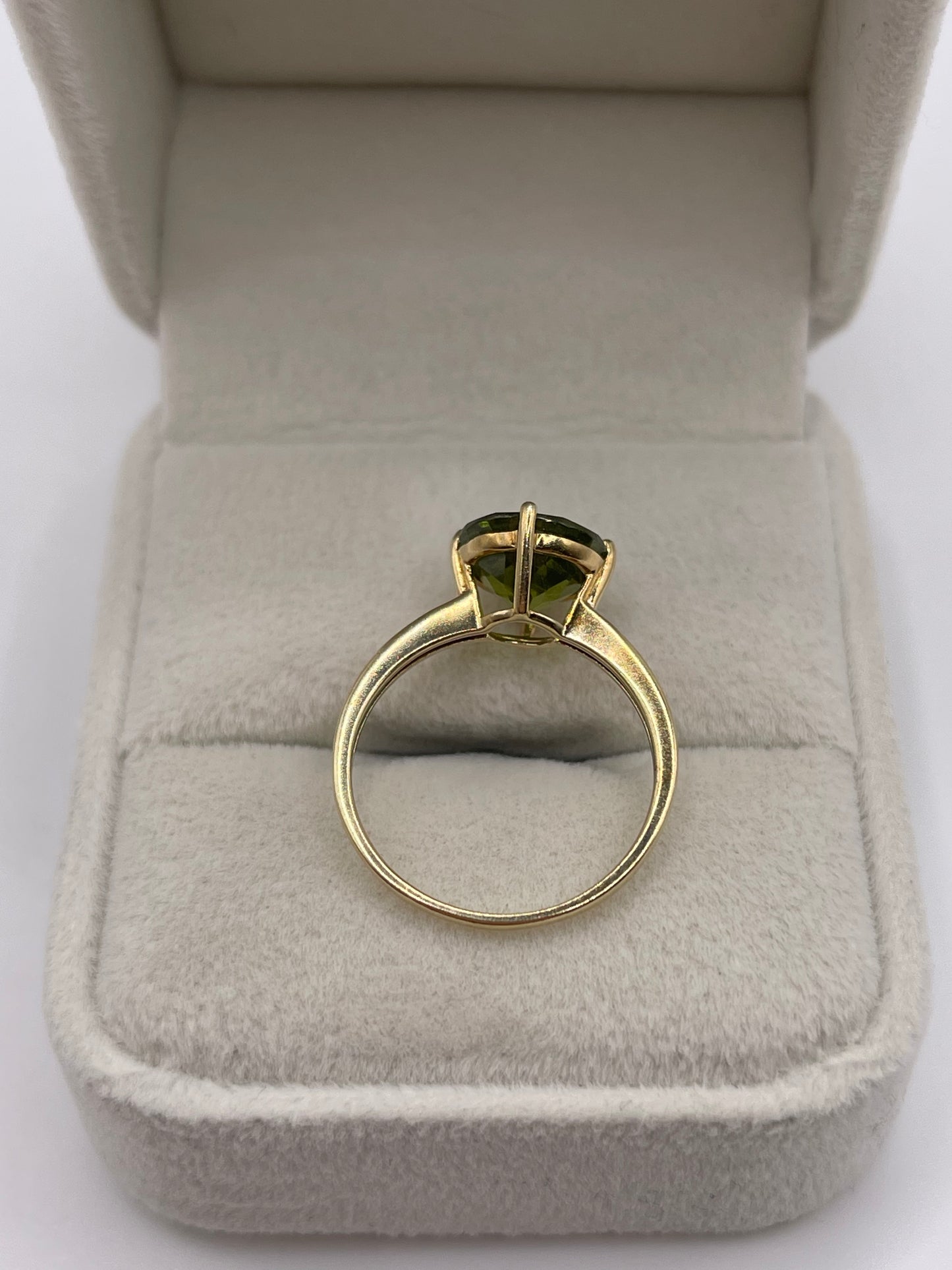 9ct gold quartz ring