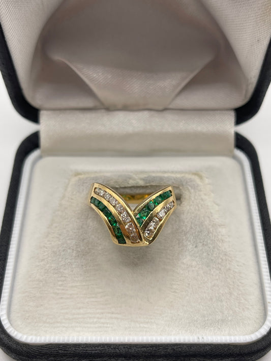 14ct gold emerald and diamond ring