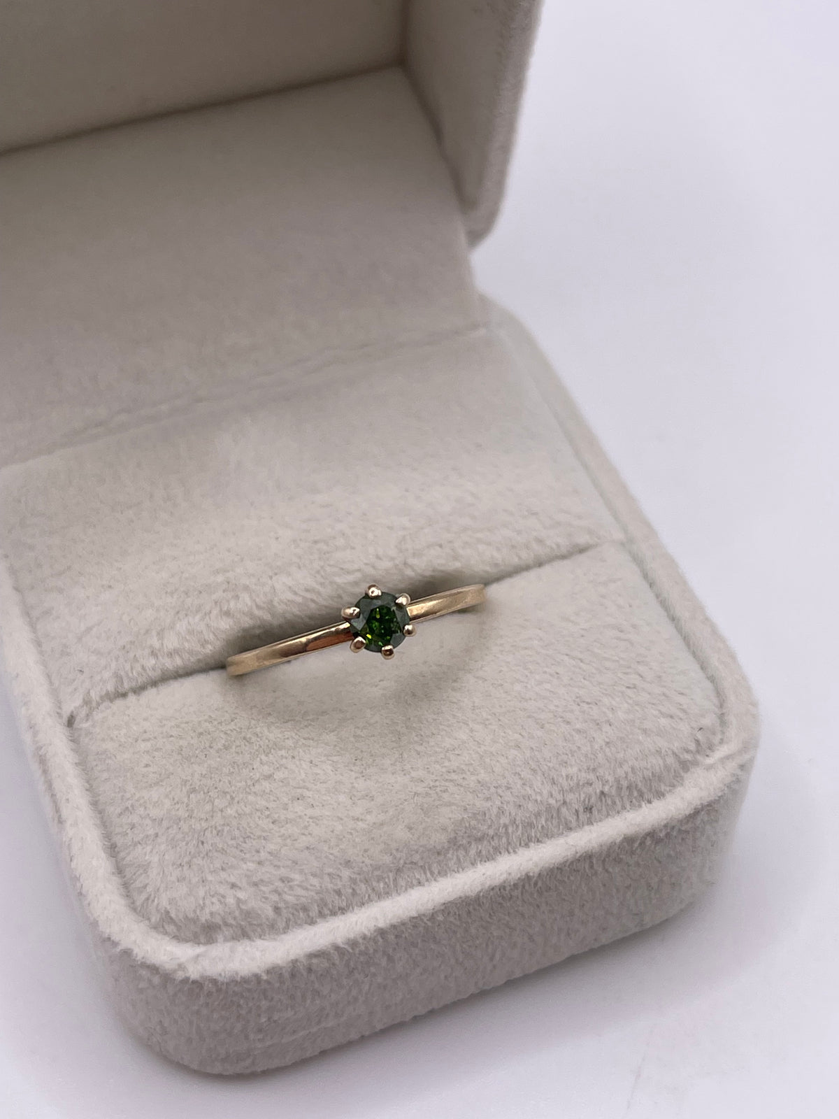 9ct gold green diamond ring